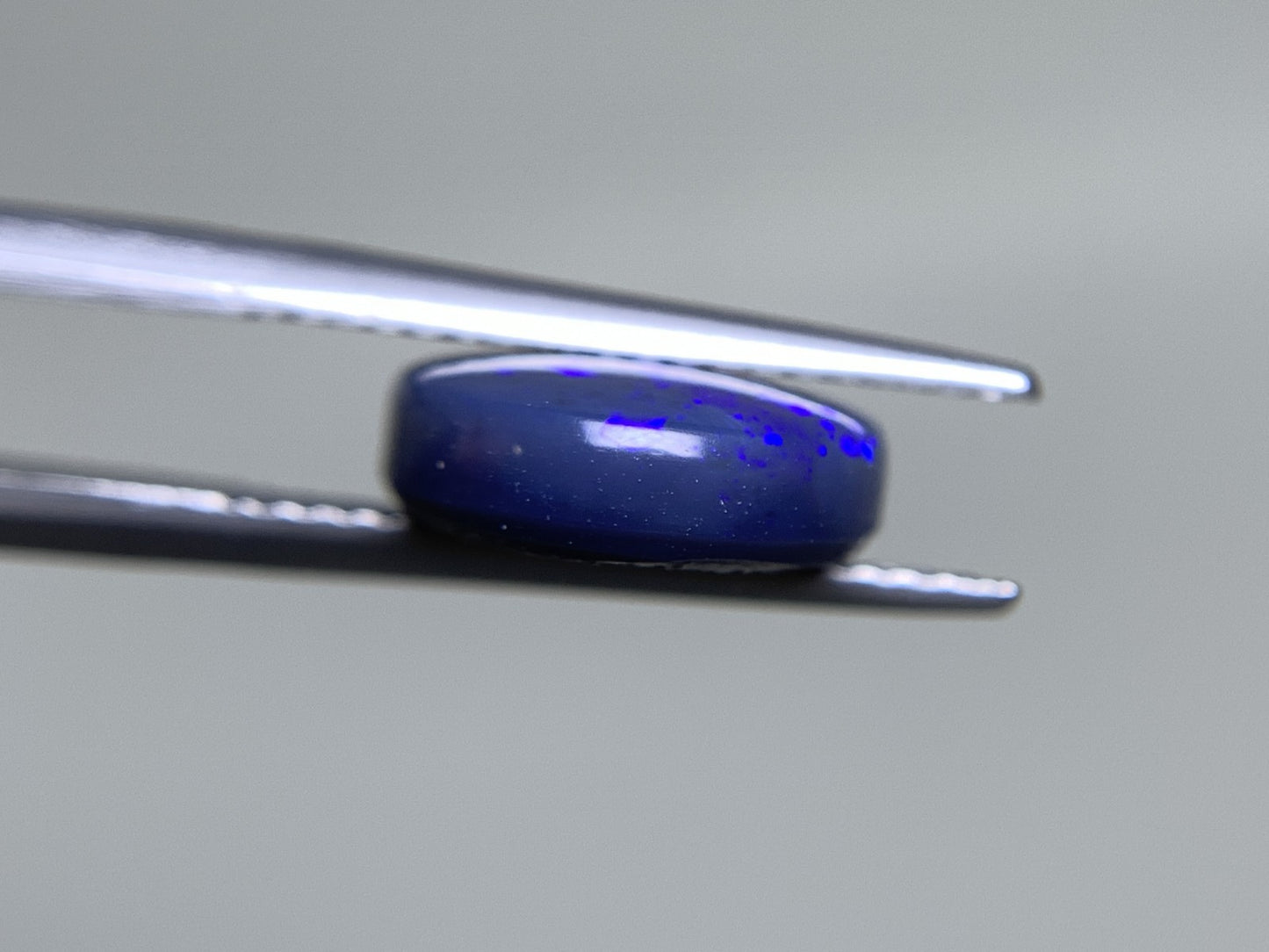 ブラックオパール 天然 3.768ct 中央宝石ソーティング付き 12.7㎜×10.6㎜×3.8㎜ 天然 ルース（ 裸石 ） 5064Y