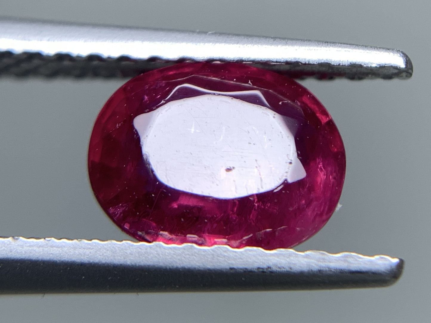 ルビー 天然  1.260ct  中央宝石ソーティング付き  7.21㎜×5.78㎜×3.12㎜  ルース（ 裸石 ） 2152Y