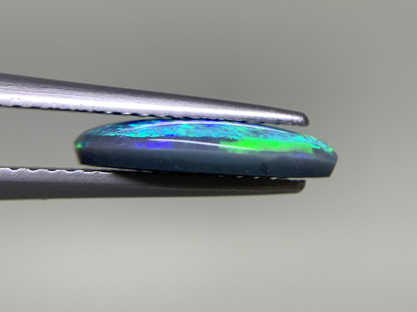 ブラックオパール 1.700ct 宝石ソーティング付き  13.0㎜×7.1㎜×2.7㎜  ルース（ 裸石 ） 3050Y