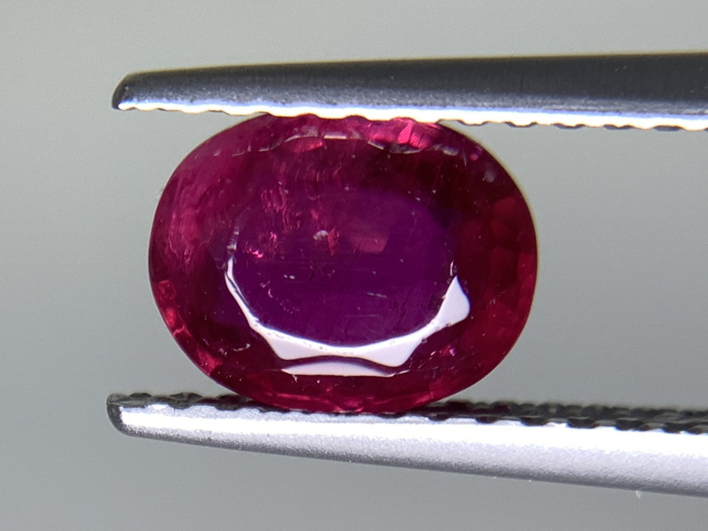ルビー 天然  1.260ct  中央宝石ソーティング付き  7.21㎜×5.78㎜×3.12㎜  ルース（ 裸石 ） 2152Y