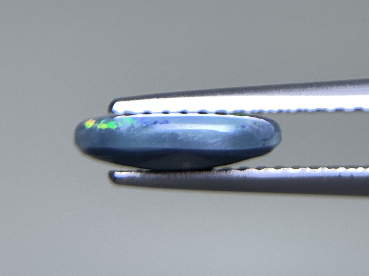 ブラックオパール 1.073ct 中央宝石ソーティング付き 9.8㎜×6.4㎜×2.8㎜ 天然 ルース（ 裸石 ） 1539Y