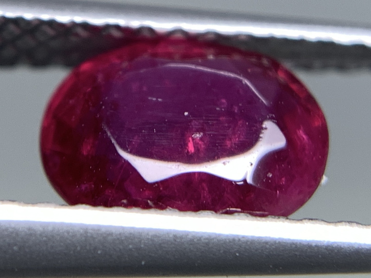 ルビー 天然  1.260ct  中央宝石ソーティング付き  7.21㎜×5.78㎜×3.12㎜  ルース（ 裸石 ） 2152Y