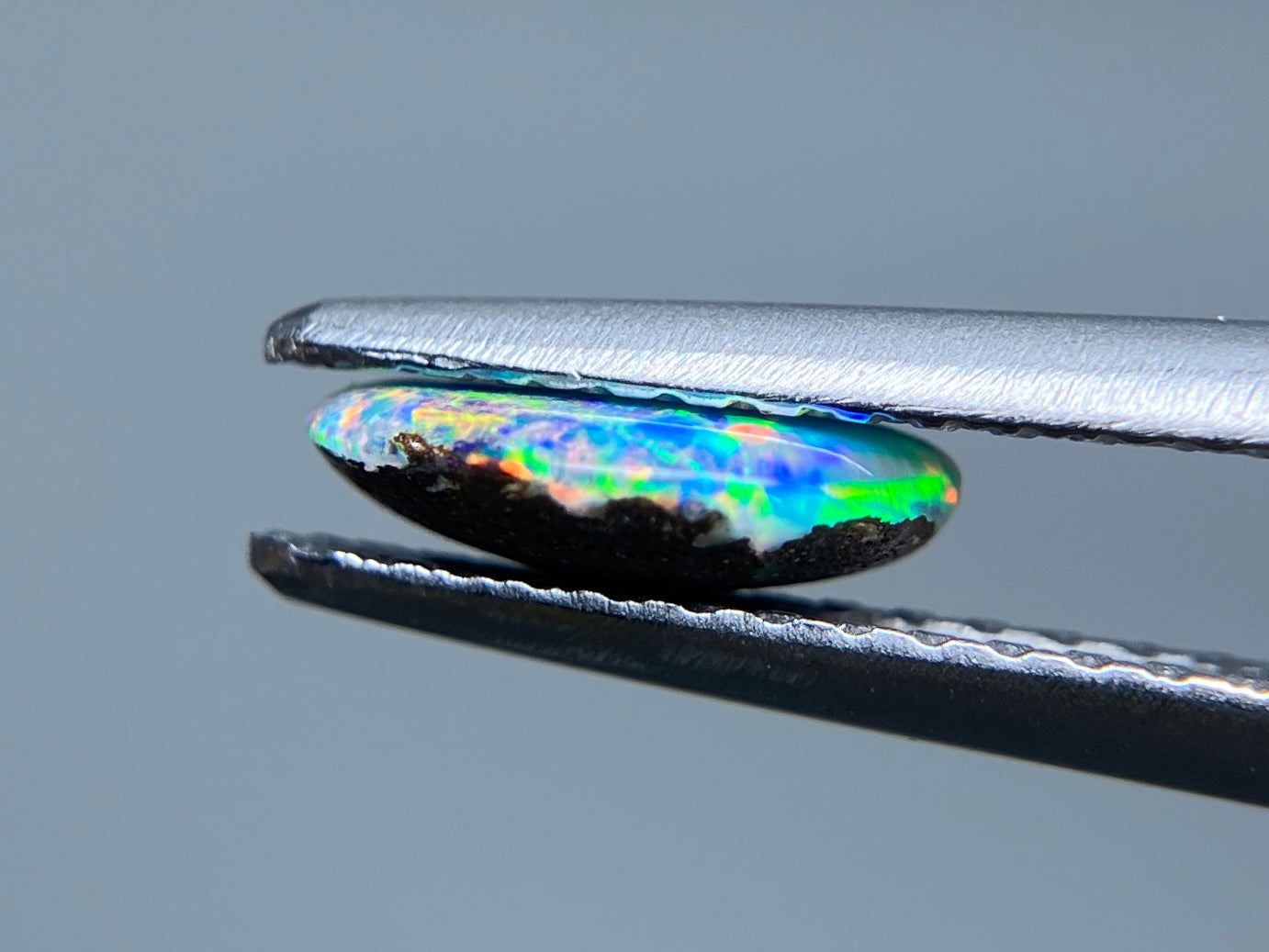 ボルダーオパール 0.636ct 宝石ソーティング付き 7.4㎜×5.8㎜×2.1㎜ ルース（ 裸石 ） 3191S