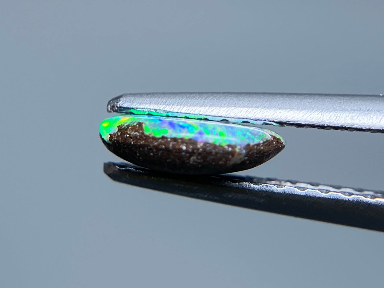 ボルダーオパール 0.636ct 宝石ソーティング付き 7.4㎜×5.8㎜×2.1㎜ ルース（ 裸石 ） 3191S