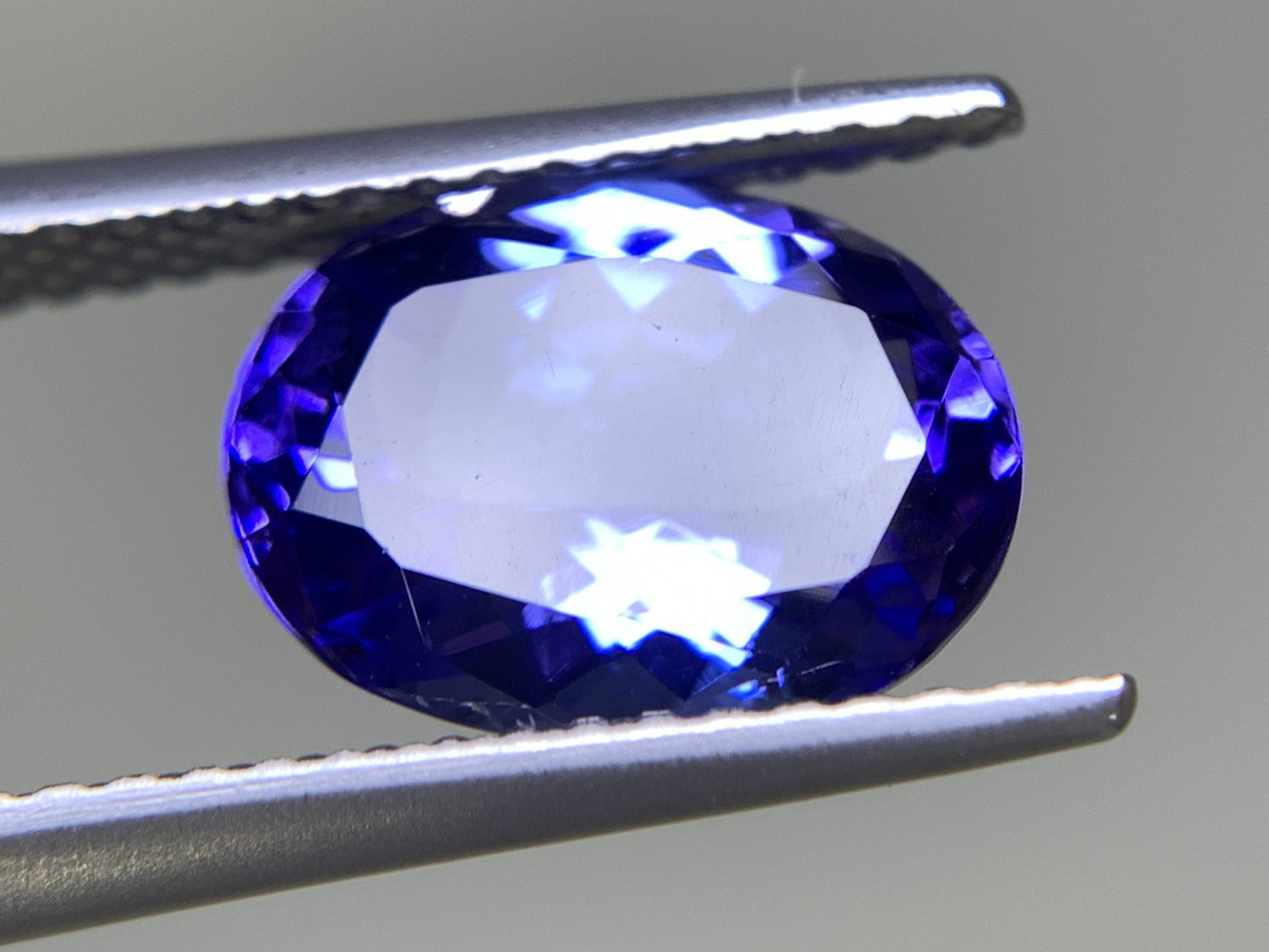 タンザナイト 2.852ct 宝石ソーティング付き  10.19㎜×7.96㎜×4.88㎜  ルース（ 裸石 ） 2443Y
