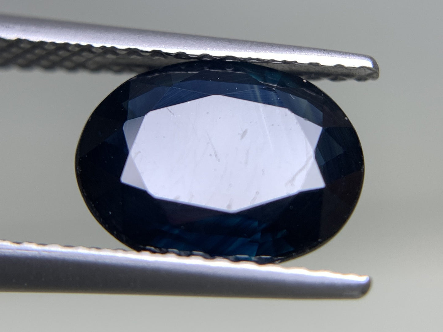 サファイア 天然  2.630ct  中央宝石ソーティング付き  10.10㎜×7.82㎜×3.64㎜  ルース（ 裸石 ） 5662Y