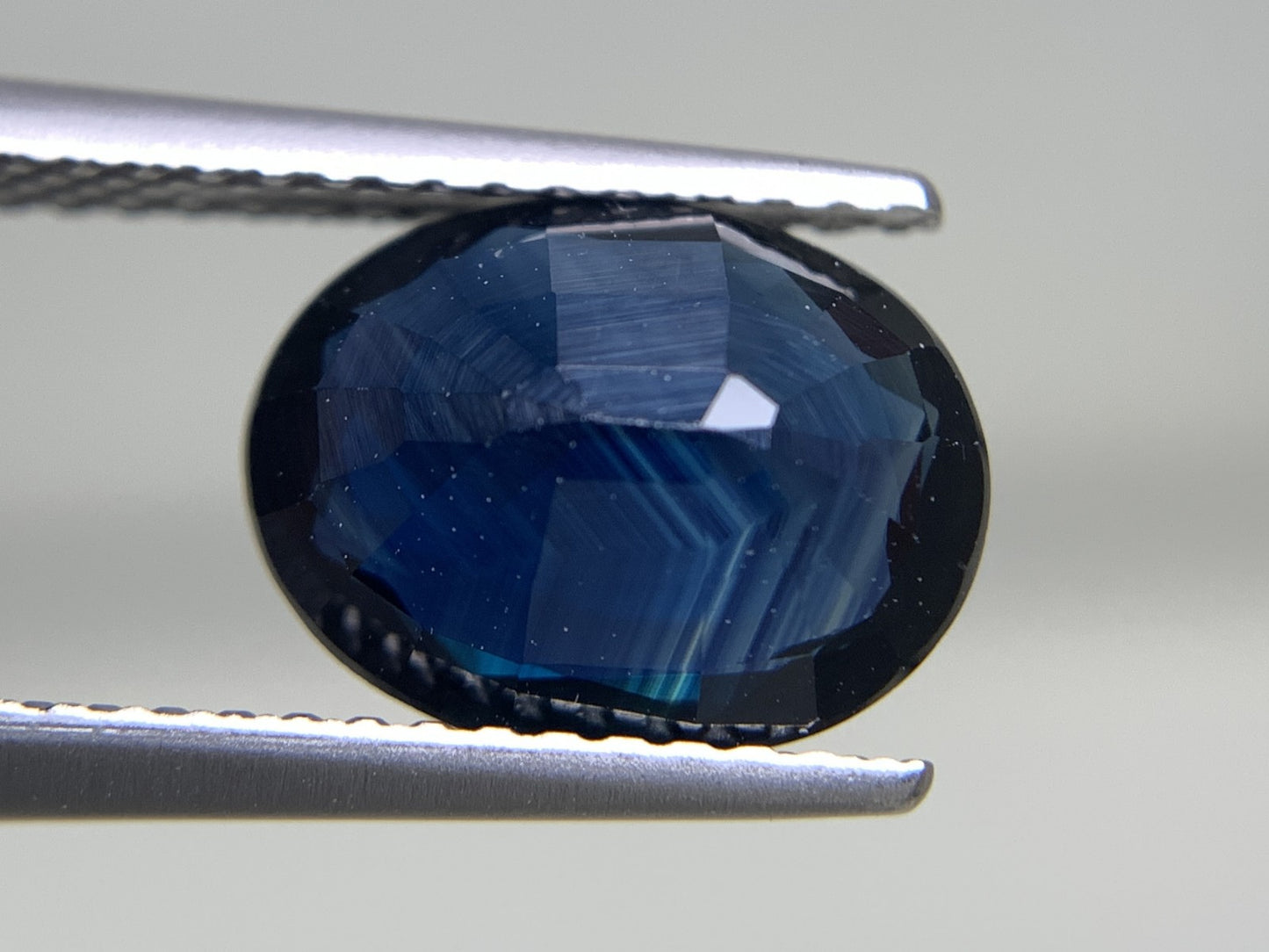 サファイア 天然  2.630ct  中央宝石ソーティング付き  10.10㎜×7.82㎜×3.64㎜  ルース（ 裸石 ） 5662Y