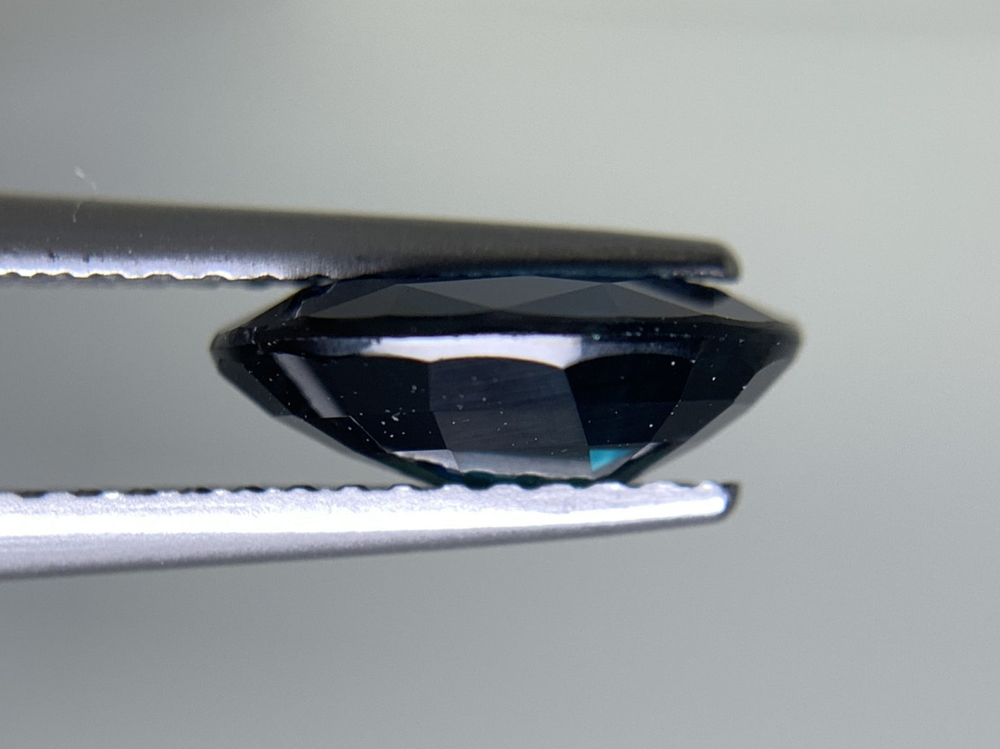 サファイア 天然  2.630ct  中央宝石ソーティング付き  10.10㎜×7.82㎜×3.64㎜  ルース（ 裸石 ） 5662Y