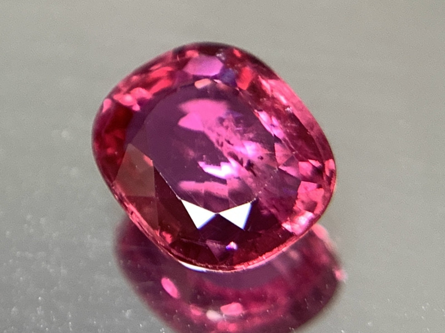 ルビー 1.087ct 宝石ソーティング付き  7.07㎜×5.85㎜×2.49㎜  ルース（ 裸石 ） 2469Y