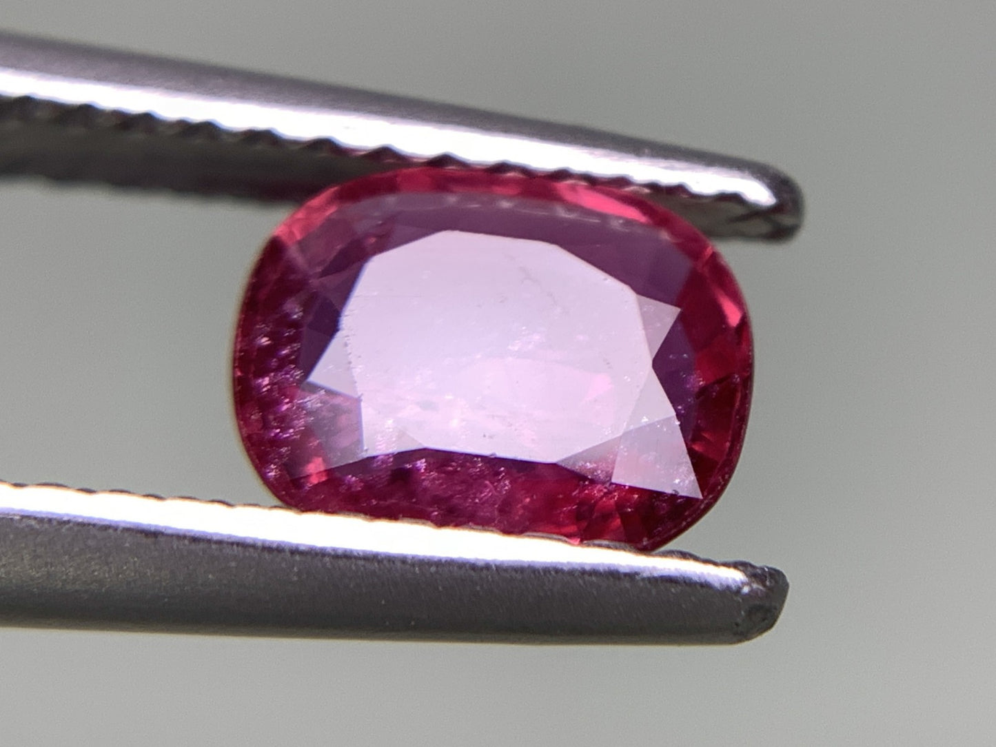 ルビー 1.087ct 宝石ソーティング付き  7.07㎜×5.85㎜×2.49㎜  ルース（ 裸石 ） 2469Y