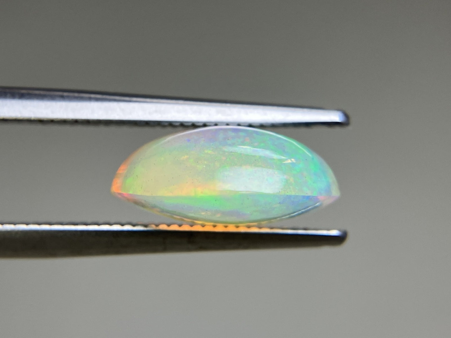 オパール 2.356ct 宝石ソーティング付き 11.8㎜×8.6㎜×5.2㎜ ルース（ 裸石 ） 4433YY