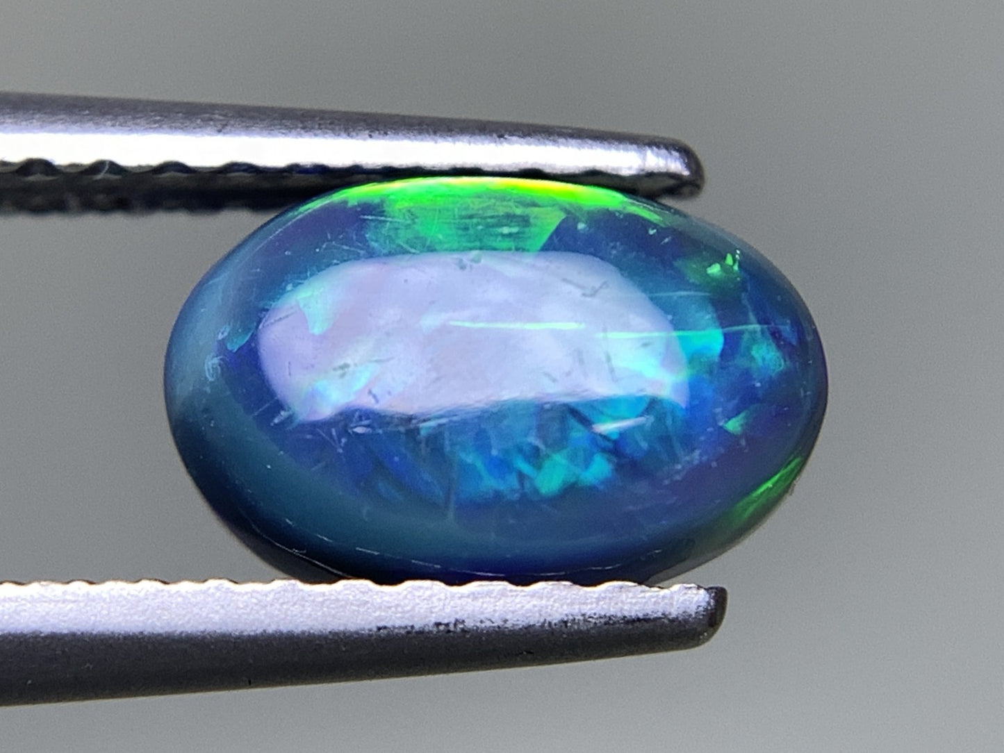 ブラックオパール （両面遊色） 天然 1.190ct 中央宝石ソーティング付き 8.5㎜×5.8㎜×3.9㎜ ルース（ 裸石 ） 8060Y