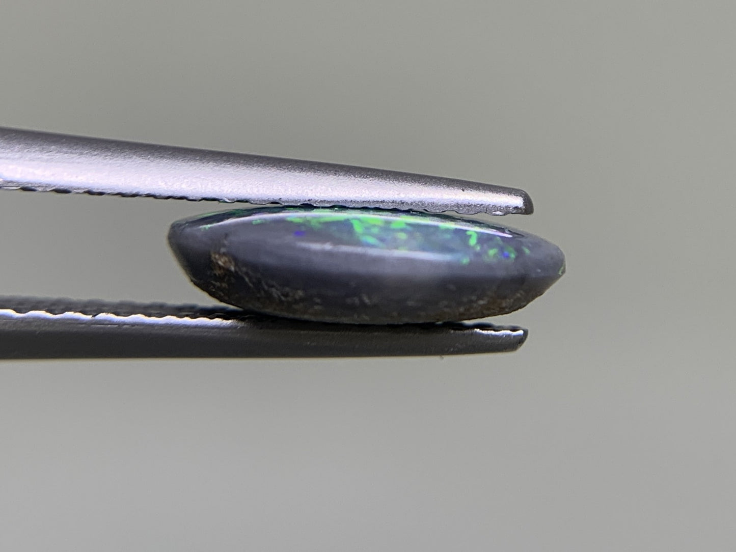 ブラックオパール 1.563ct 宝石ソーティング付き 10.6㎜×7.9㎜×3.0㎜ ルース（ 裸石 ） 2040Y