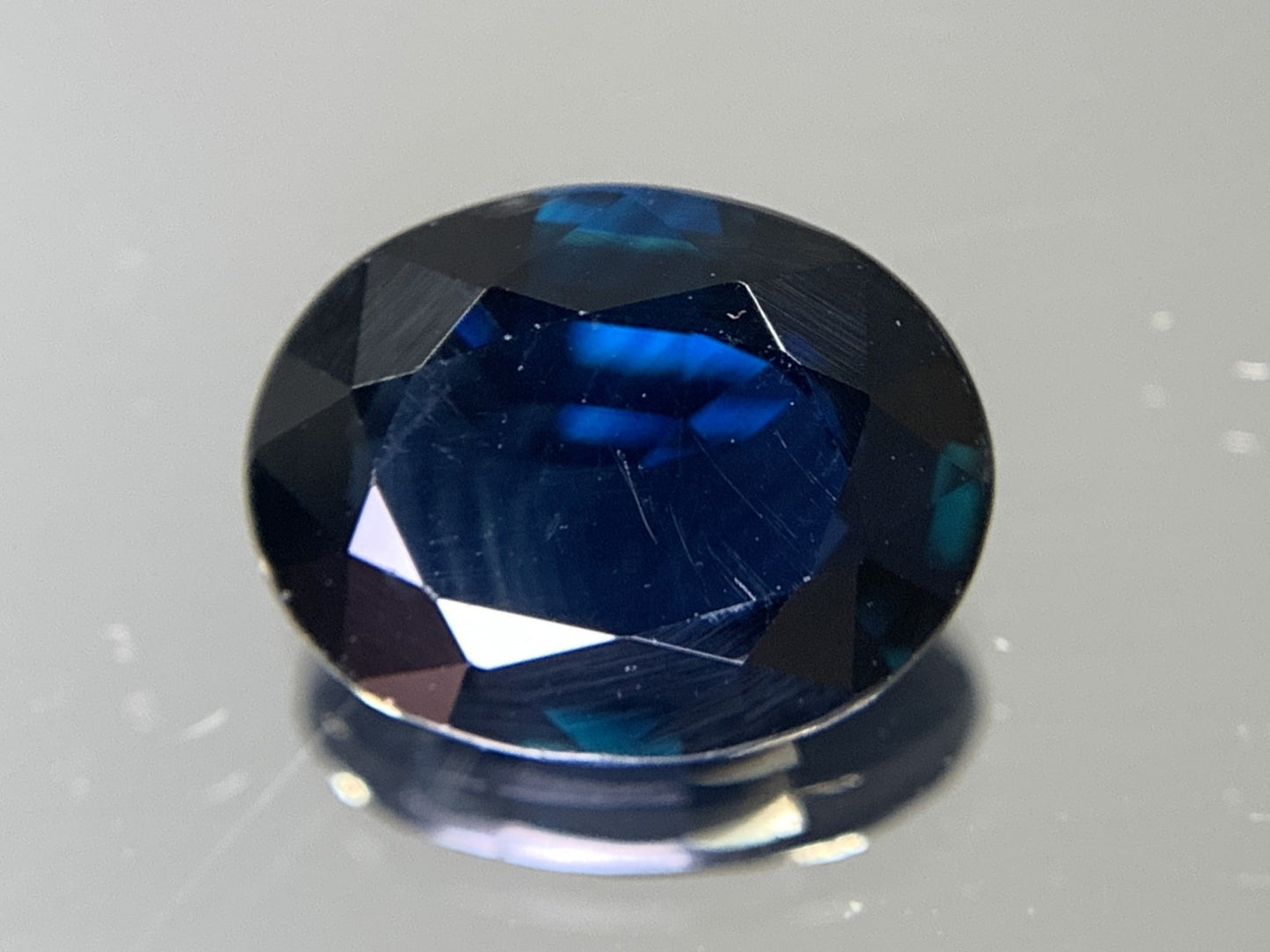 サファイア 天然  2.630ct  中央宝石ソーティング付き  10.10㎜×7.82㎜×3.64㎜  ルース（ 裸石 ） 5662Y