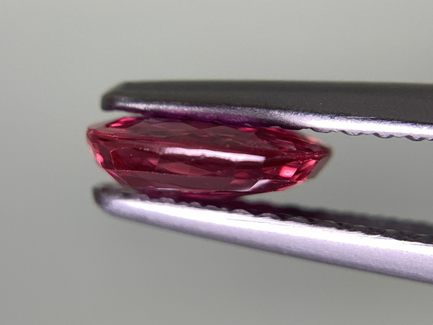 ルビー 1.087ct 宝石ソーティング付き  7.07㎜×5.85㎜×2.49㎜  ルース（ 裸石 ） 2469Y