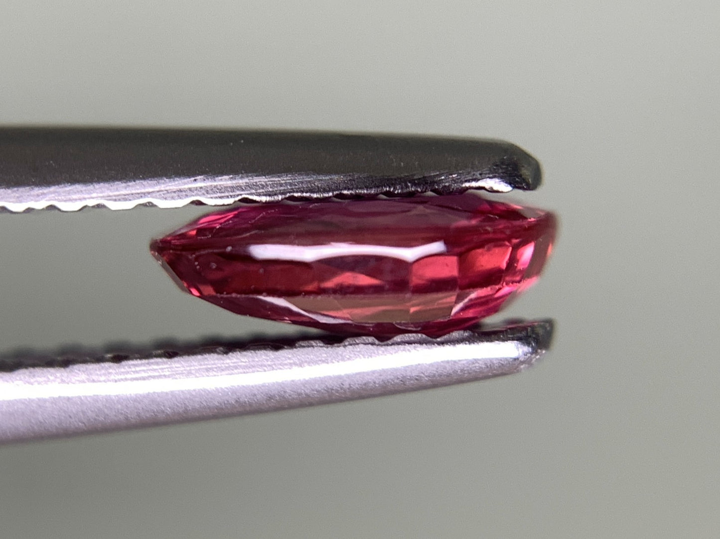 ルビー 1.087ct 宝石ソーティング付き  7.07㎜×5.85㎜×2.49㎜  ルース（ 裸石 ） 2469Y