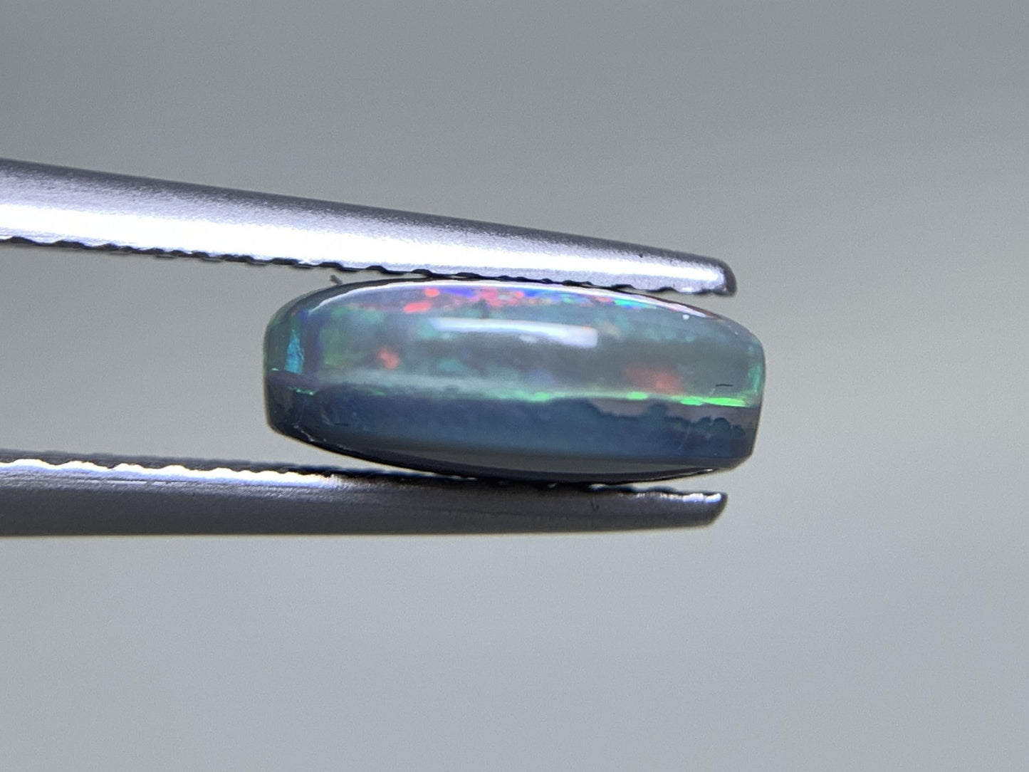 ブラックオパール 1.703ct 中央宝石ソーティング付き 9.4㎜×7.0㎜×3.7㎜ 天然 ルース（ 裸石 ） 4353Y