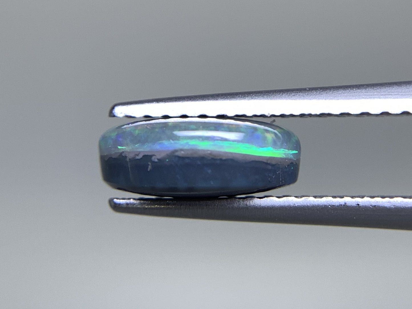 ブラックオパール 1.703ct 中央宝石ソーティング付き 9.4㎜×7.0㎜×3.7㎜ 天然 ルース（ 裸石 ） 4353Y