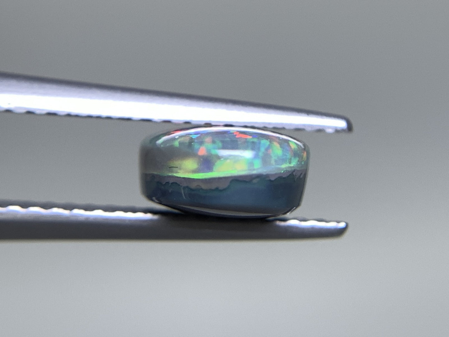 ブラックオパール 1.703ct 中央宝石ソーティング付き 9.4㎜×7.0㎜×3.7㎜ 天然 ルース（ 裸石 ） 4353Y