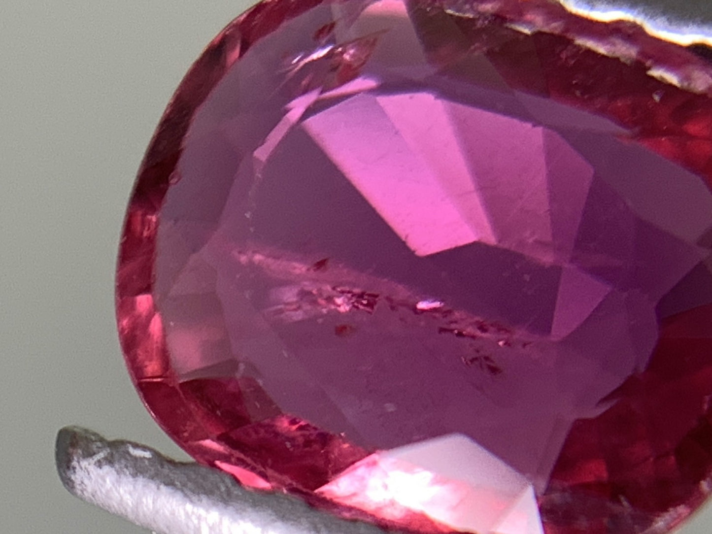 ルビー 1.087ct 宝石ソーティング付き  7.07㎜×5.85㎜×2.49㎜  ルース（ 裸石 ） 2469Y
