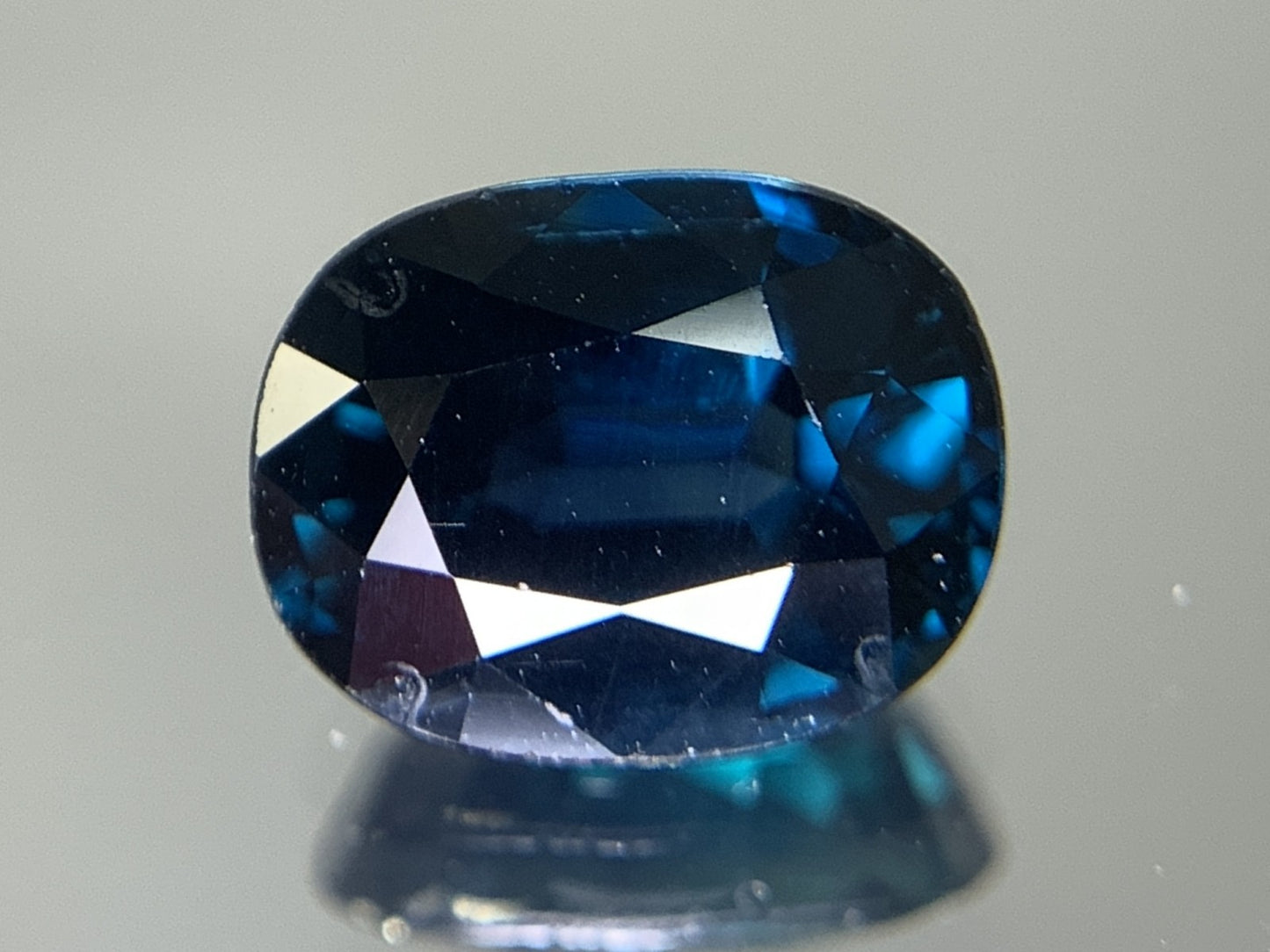 サファイア 天然  2.656ct  中央宝石ソーティング付き  8.92㎜×7.00㎜×4.69㎜  ルース（ 裸石 ） 5880Y