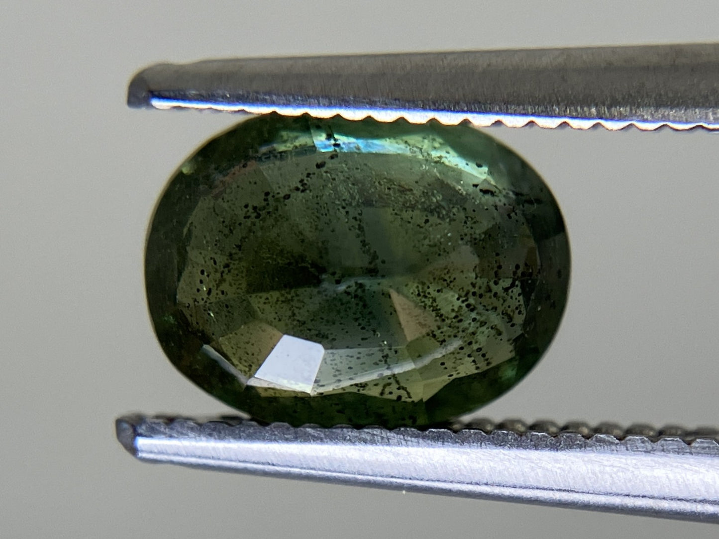 グリーンサファイア 1.822ct 宝石ソーティング付き 7.9㎜×6.0㎜×4.2㎜ 天然 ルース（ 裸石 ） 4507YY