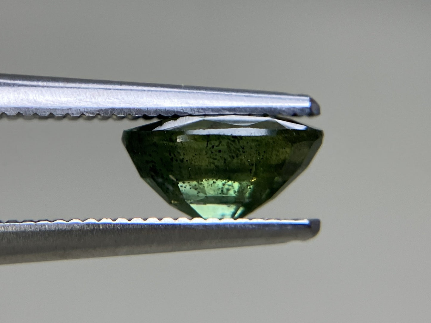 グリーンサファイア 1.822ct 宝石ソーティング付き 7.9㎜×6.0㎜×4.2㎜ 天然 ルース（ 裸石 ） 4507YY