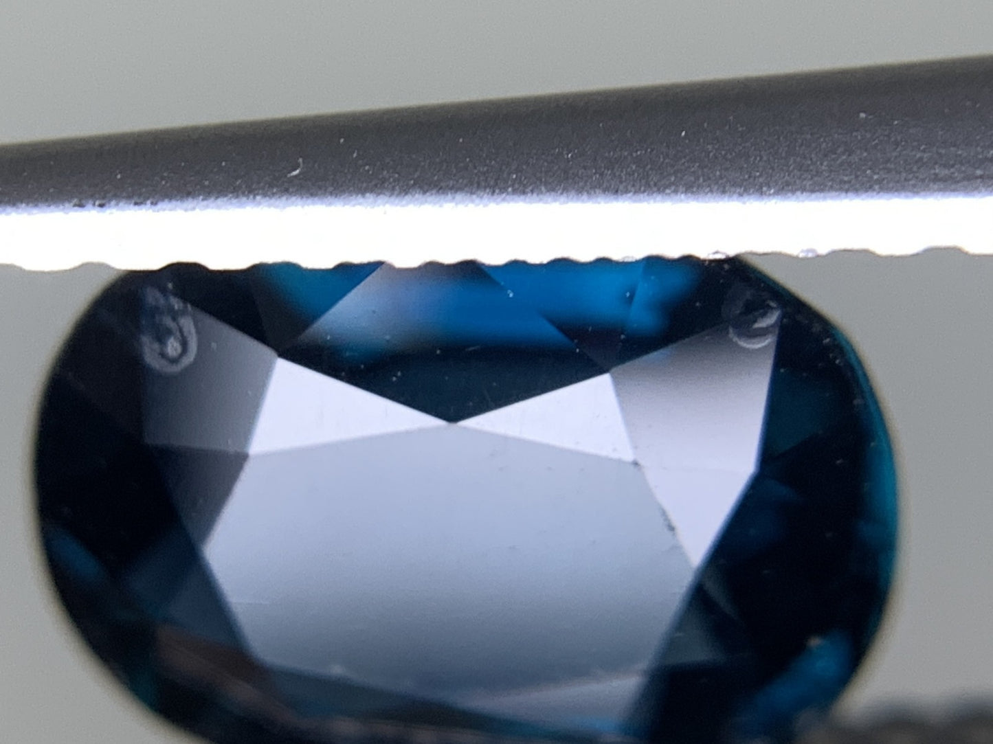 サファイア 天然  2.656ct  中央宝石ソーティング付き  8.92㎜×7.00㎜×4.69㎜  ルース（ 裸石 ） 5880Y