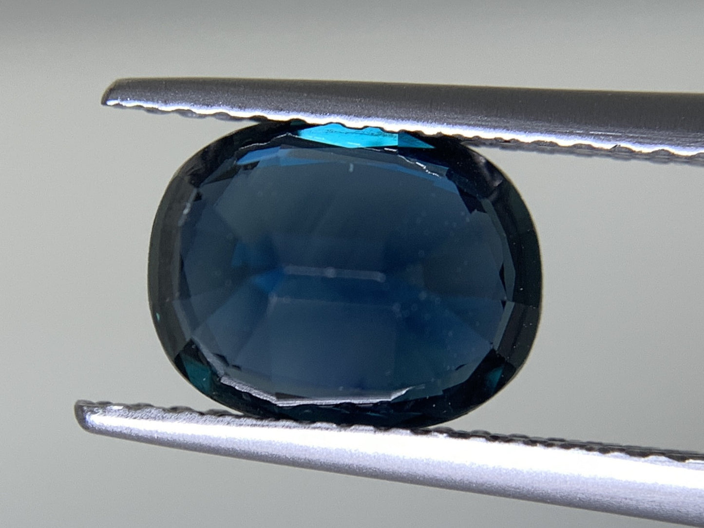 サファイア 天然  2.656ct  中央宝石ソーティング付き  8.92㎜×7.00㎜×4.69㎜  ルース（ 裸石 ） 5880Y