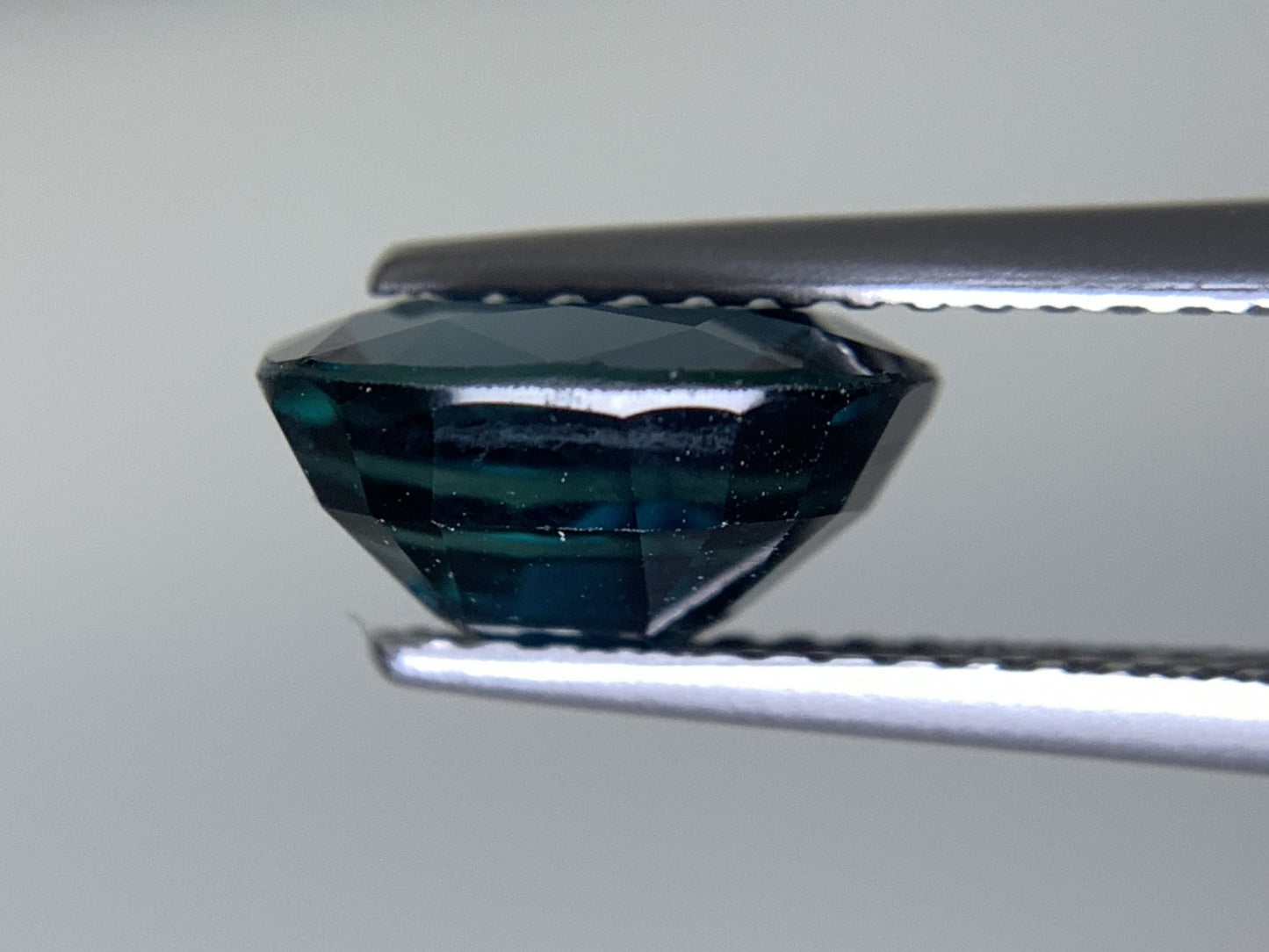 サファイア 天然  2.656ct  中央宝石ソーティング付き  8.92㎜×7.00㎜×4.69㎜  ルース（ 裸石 ） 5880Y