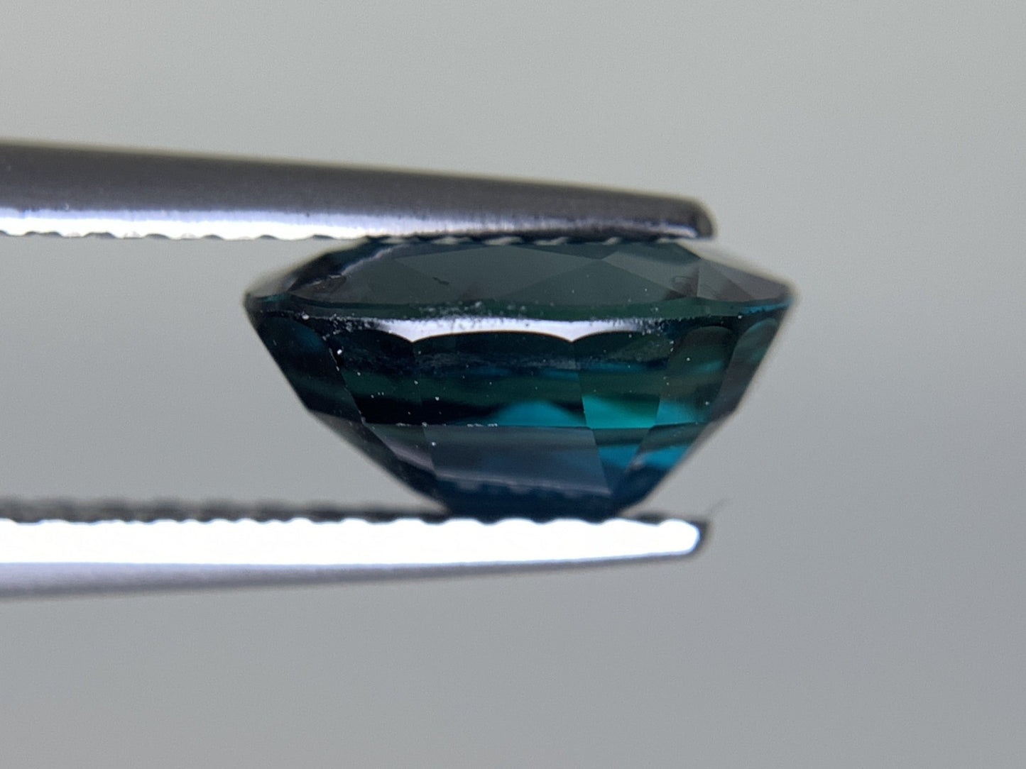 サファイア 天然  2.656ct  中央宝石ソーティング付き  8.92㎜×7.00㎜×4.69㎜  ルース（ 裸石 ） 5880Y