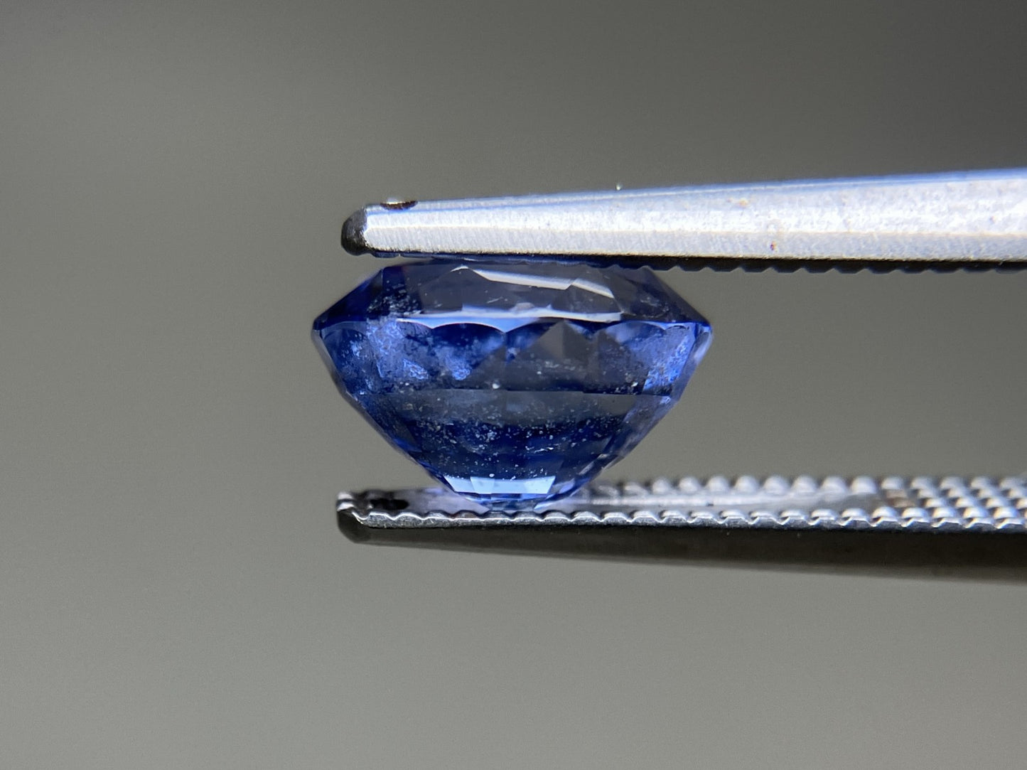 サファイア 2.269ct  宝石ソーティング付き  8.0㎜×6.0㎜×5.0㎜  天然 ルース（ 裸石 ） 4529YY