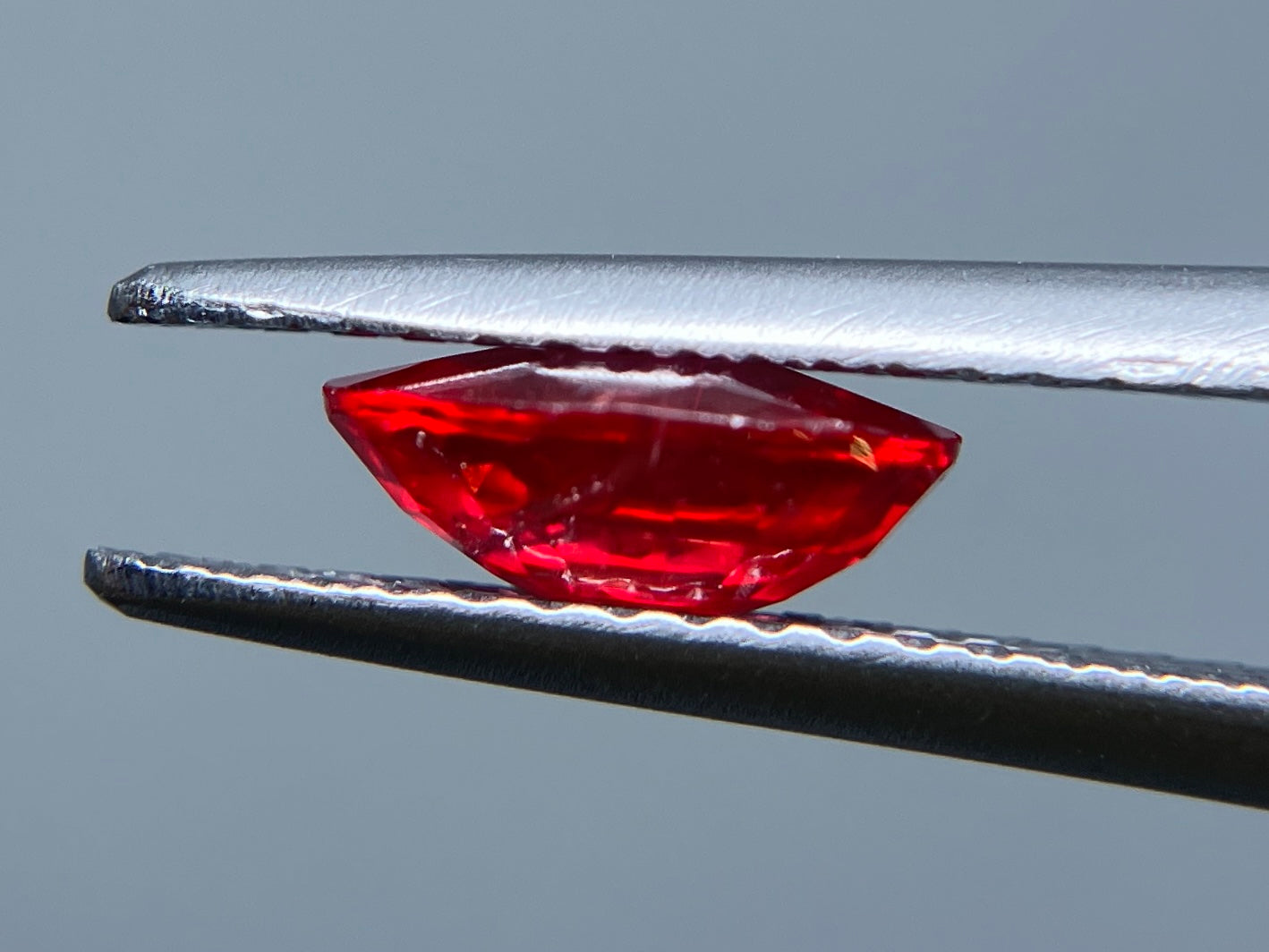 サファイア 1.276ct 宝石ソーティング付き 7.6㎜×5.4㎜×3.3㎜ ルース（ 裸石 ） 3192S