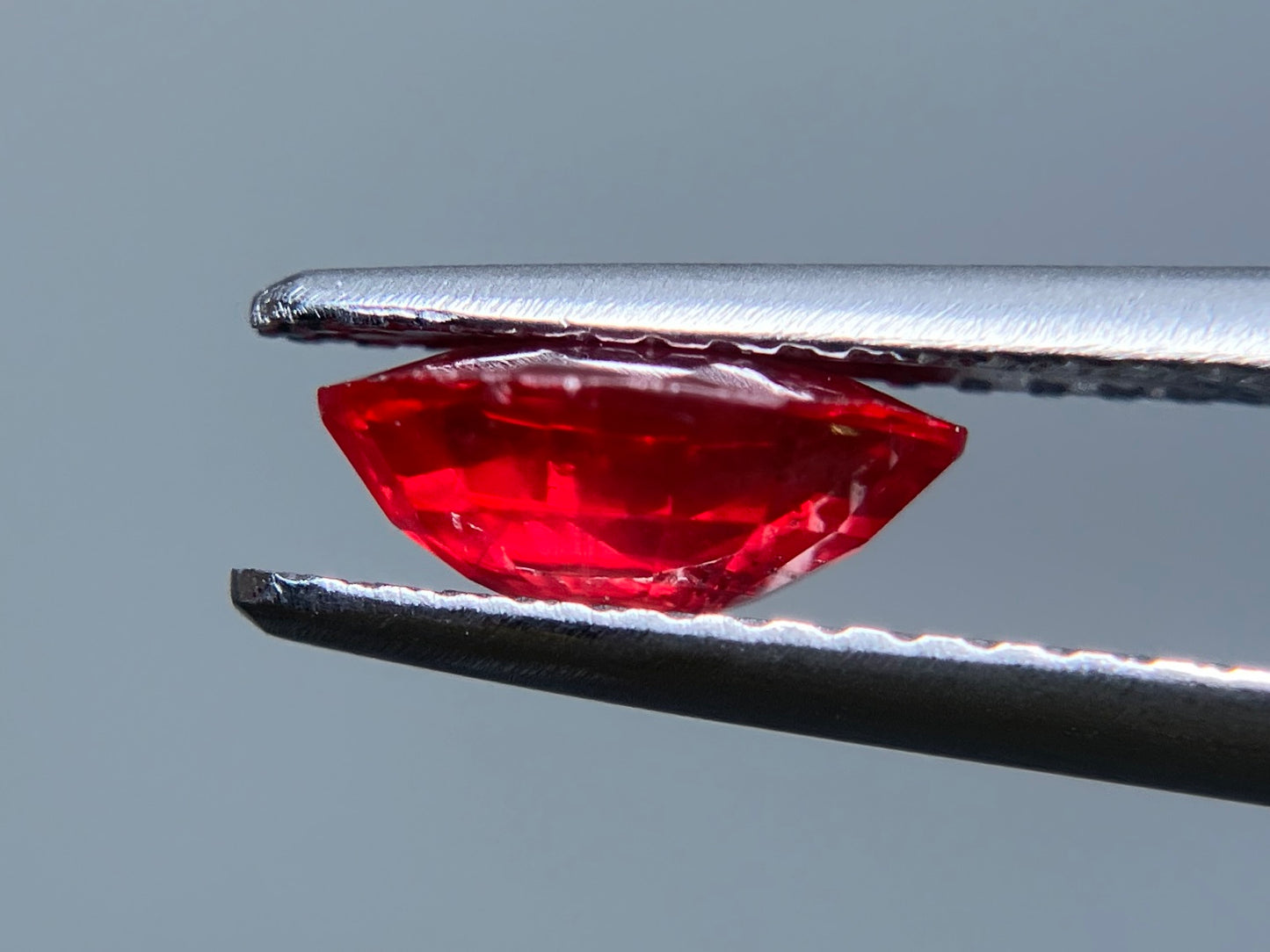 サファイア 1.276ct 宝石ソーティング付き 7.6㎜×5.4㎜×3.3㎜ ルース（ 裸石 ） 3192S