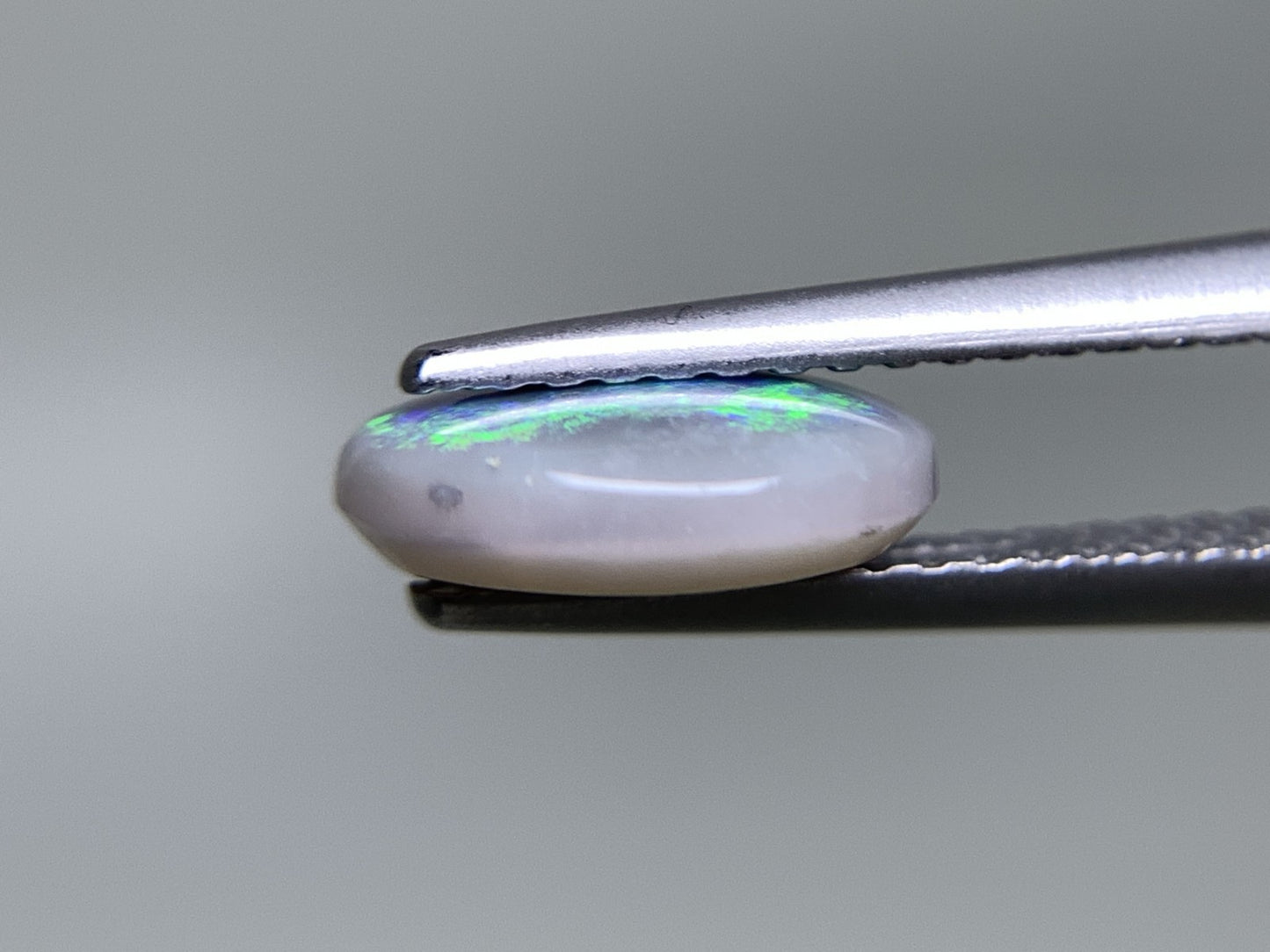 ブラックオパール 天然 1.236ct 中央宝石ソーティング付き 9.0㎜×7.1㎜×2.9㎜ ルース（ 裸石 ） 8063Y