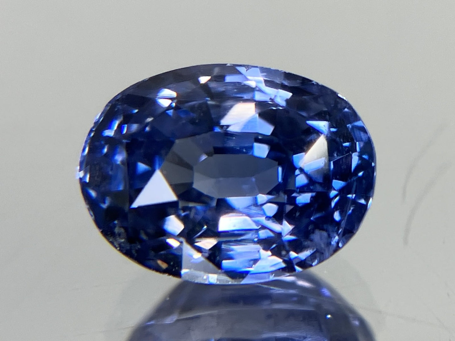 サファイア 2.269ct  宝石ソーティング付き  8.0㎜×6.0㎜×5.0㎜  天然 ルース（ 裸石 ） 4529YY