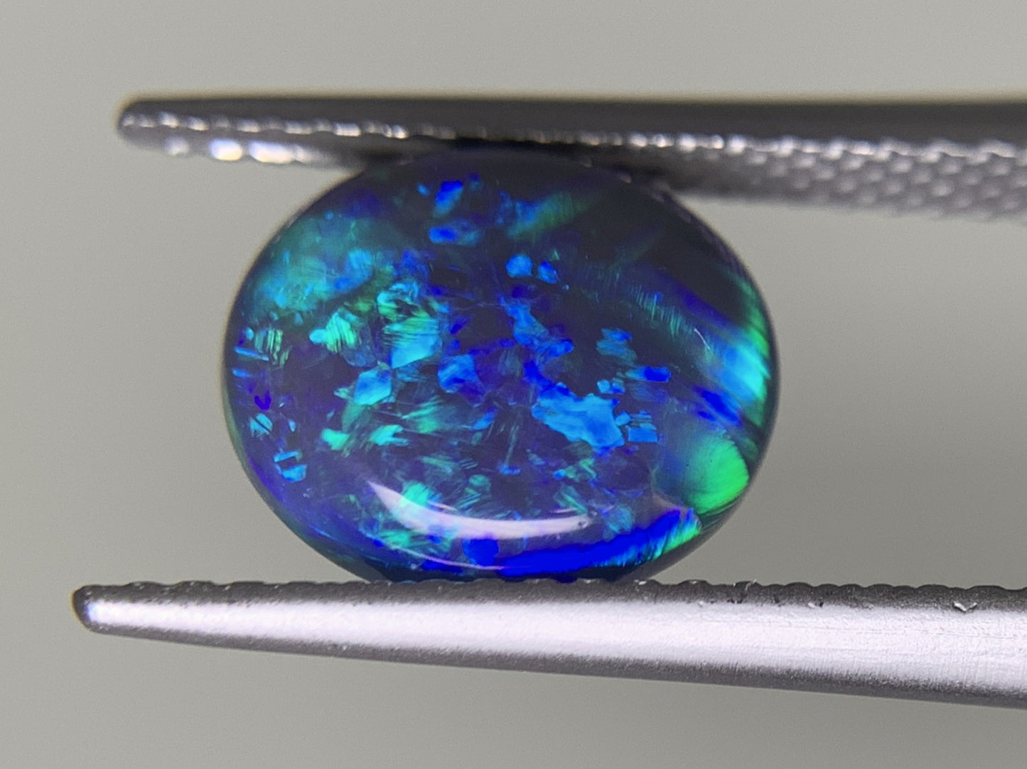 ブラックオパール 1.941ct  宝石ソーティング付き  9.6㎜×8.2㎜×4.0㎜  ルース（ 裸石 ） 2039Y