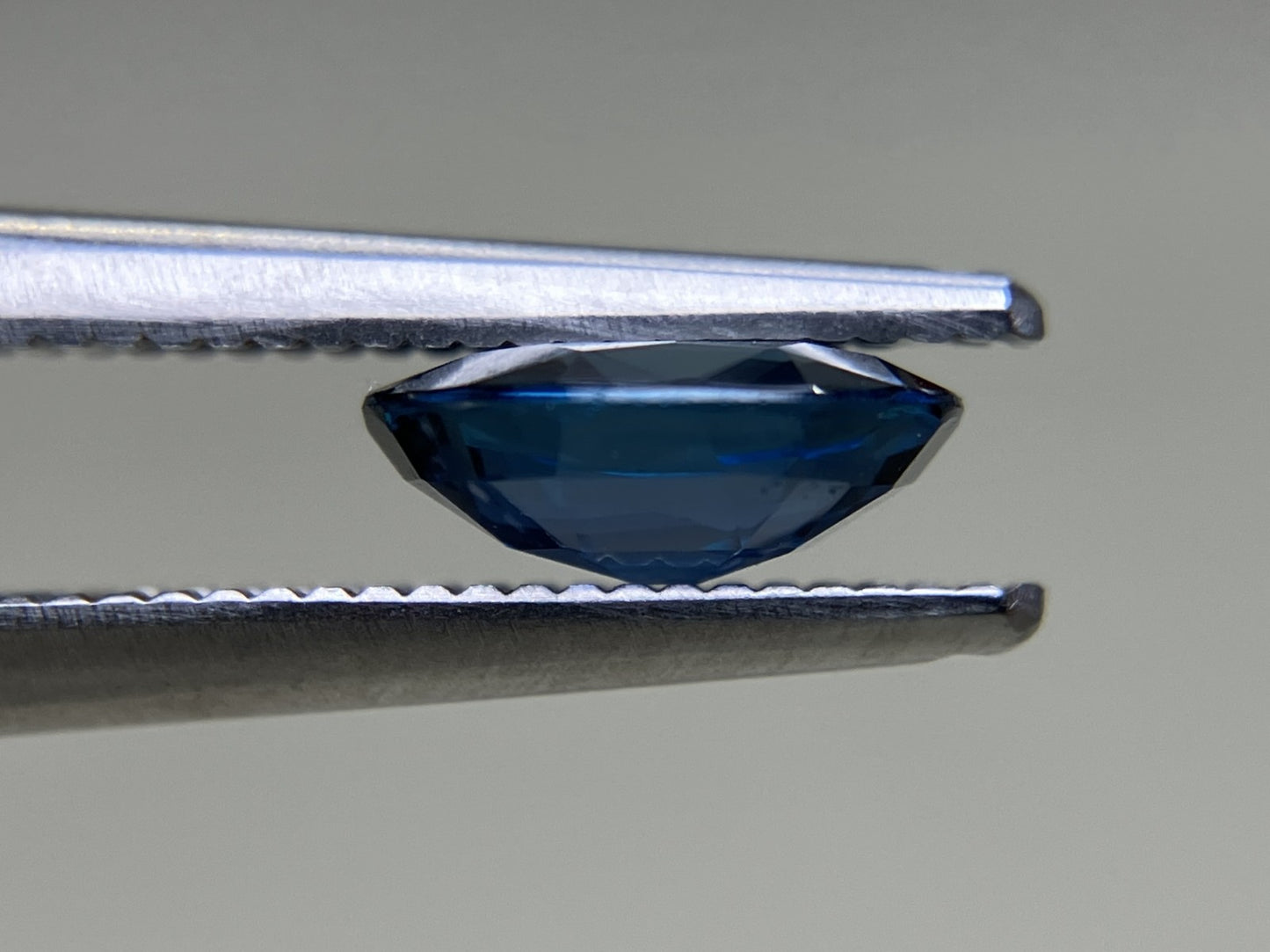 サファイア 1.227ct  宝石ソーティング付き  7.2㎜×6.4㎜×2.7㎜  天然 ルース（ 裸石 ） 4657YY