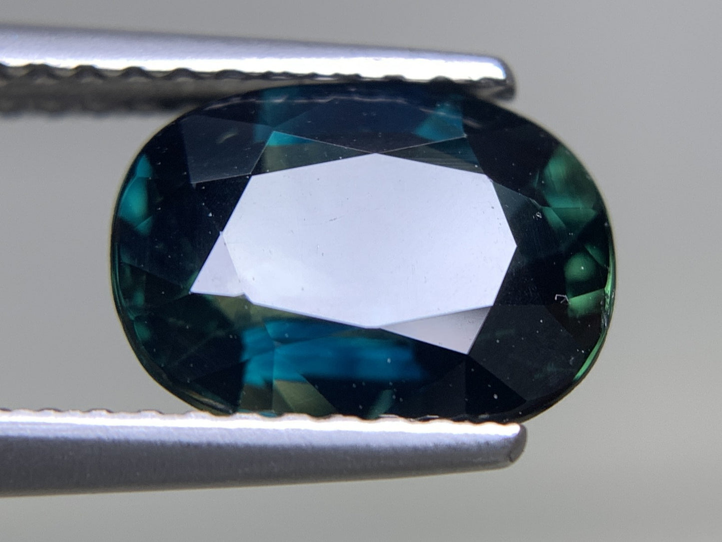 サファイア 天然  2.647ct  中央宝石ソーティング付き  9.22㎜×6.89㎜×4.60㎜  ルース（ 裸石 ） 5356Y