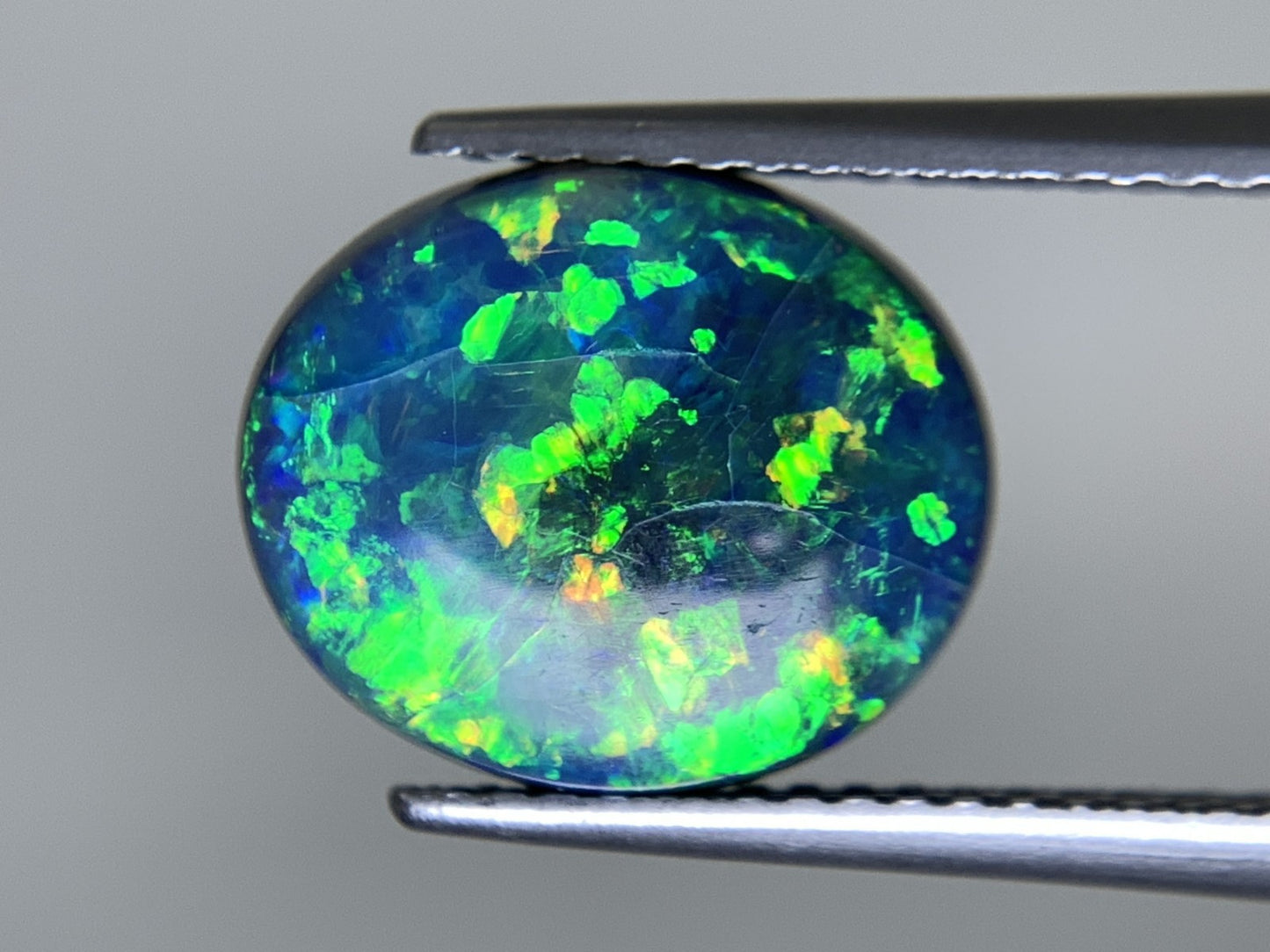 ブラックオパール 天然 3.588ct 中央宝石ソーティング付き カン有り 12.0㎜×10.2㎜×4.7㎜ ルース（ 裸石 ） 6922Y