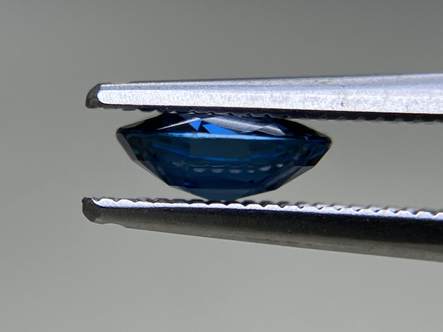 サファイア 1.227ct  宝石ソーティング付き  7.2㎜×6.4㎜×2.7㎜  天然 ルース（ 裸石 ） 4657YY
