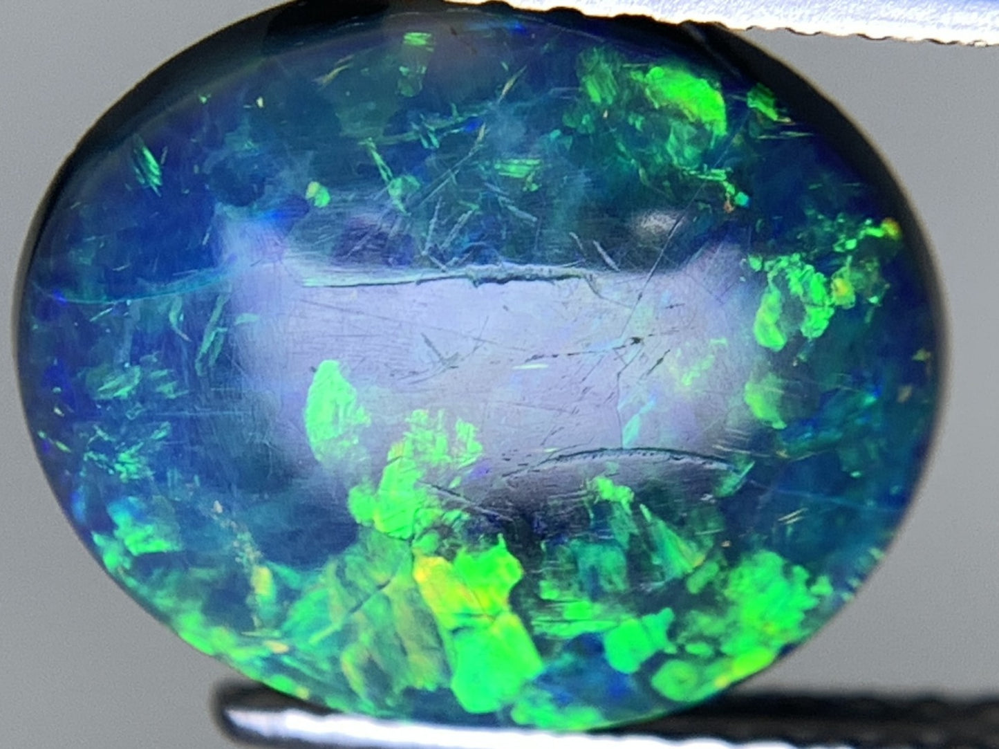ブラックオパール 天然 3.588ct 中央宝石ソーティング付き カン有り 12.0㎜×10.2㎜×4.7㎜ ルース（ 裸石 ） 6922Y