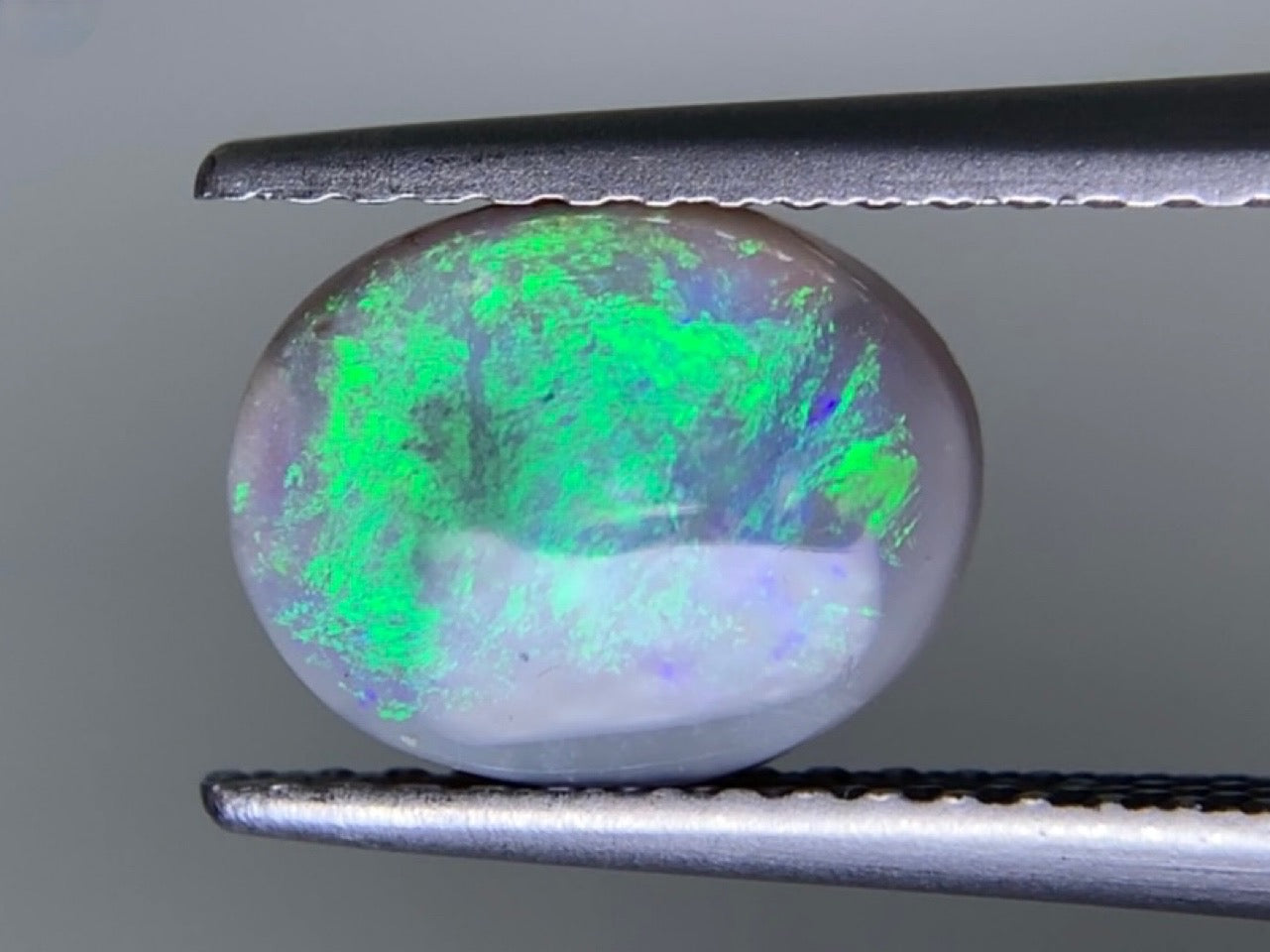 ブラックオパール 天然 1.236ct 中央宝石ソーティング付き 9.0㎜×7.1㎜×2.9㎜ ルース（ 裸石 ） 8063Y