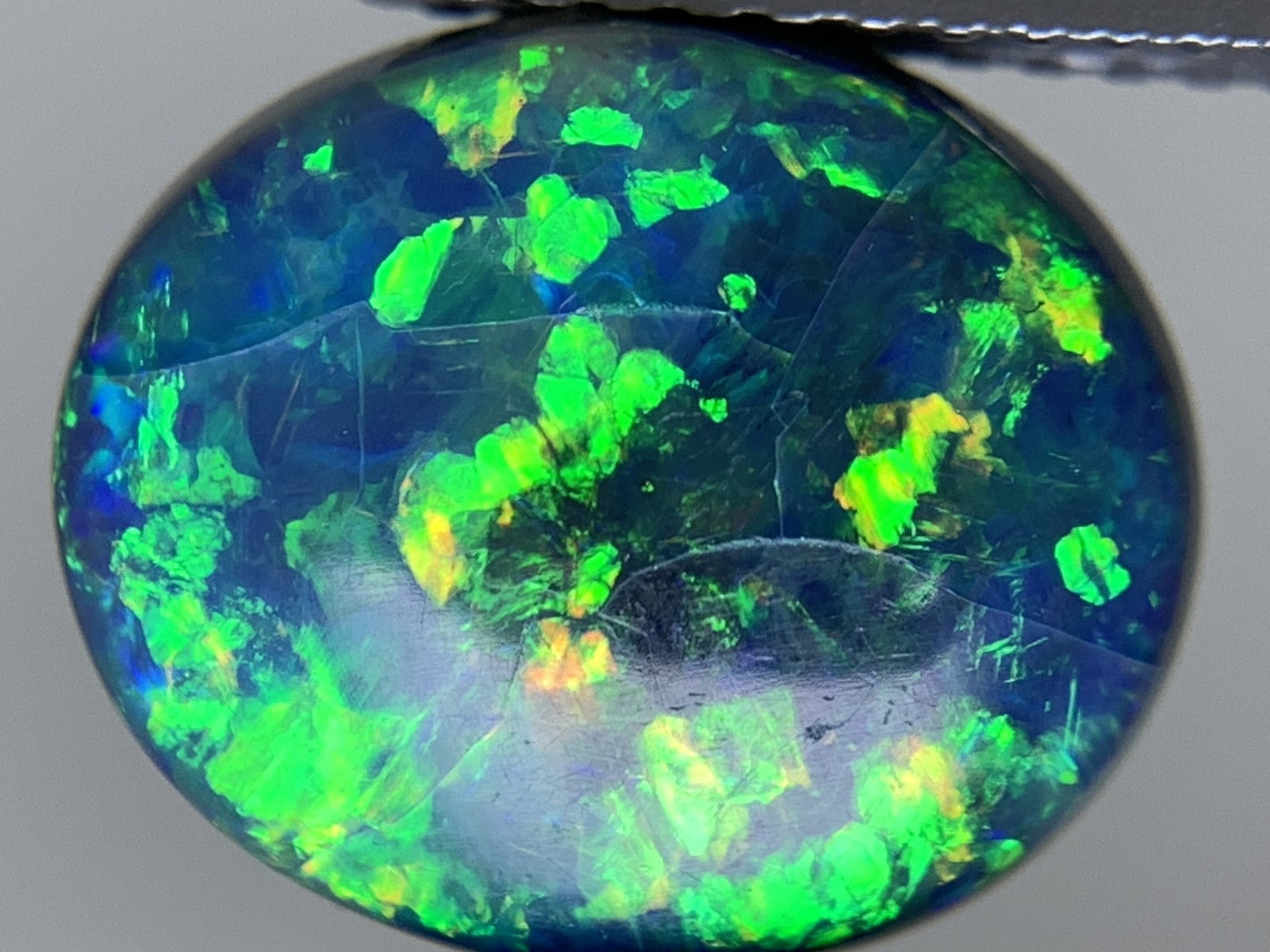 ブラックオパール 天然 3.588ct 中央宝石ソーティング付き カン有り 12.0㎜×10.2㎜×4.7㎜ ルース（ 裸石 ） 6922Y