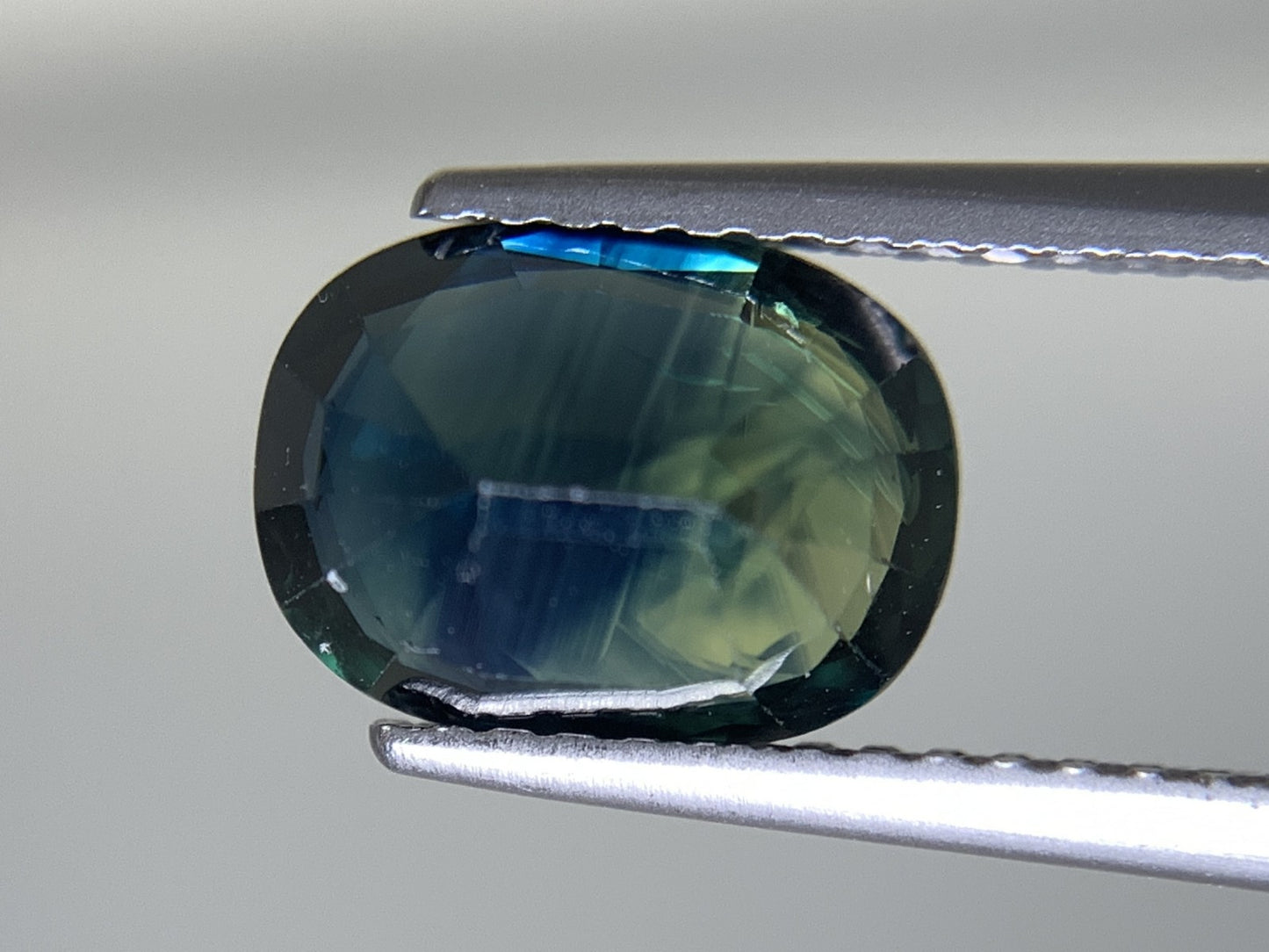 サファイア 天然  2.647ct  中央宝石ソーティング付き  9.22㎜×6.89㎜×4.60㎜  ルース（ 裸石 ） 5356Y