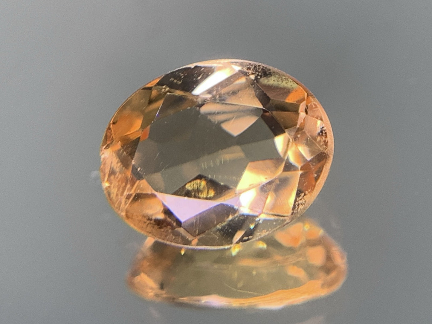 宝石ソーティング付き　 天然 インペリアルトパーズ 1.441ct　 縦7.9㎜×横6.4㎜×高さ3.5㎜　 ルース（ 裸石 ）　 2857Y