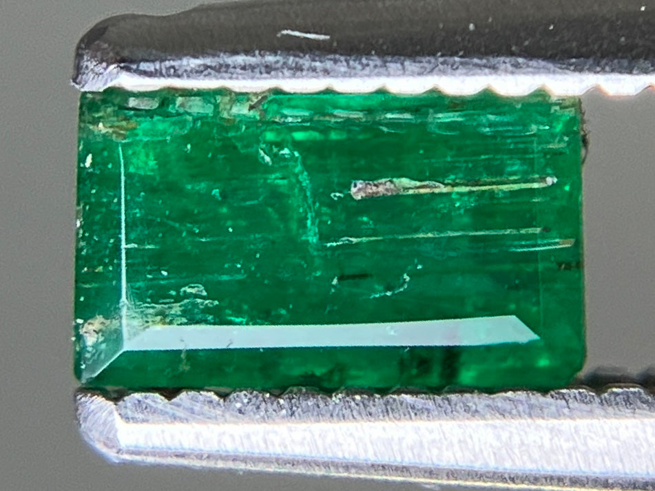 エメラルド 天然 0.444ct 宝石ソーティング付き 5.8㎜×3.3㎜×2.3㎜ ルース（ 裸石 ） 7744YY