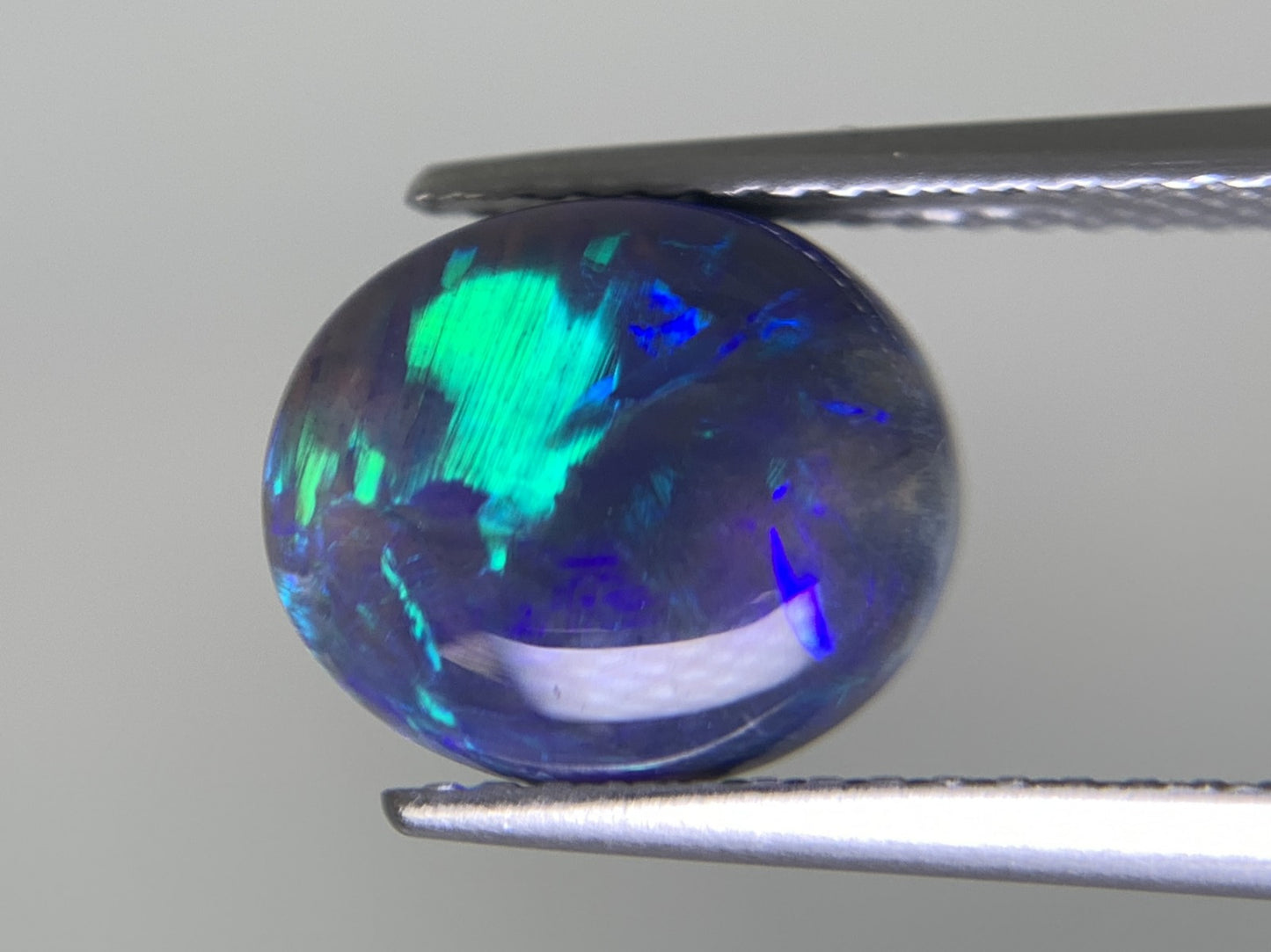 ブラックオパール 天然 2.197ct 中央宝石ソーティング付き 10.0㎜×8.7㎜×3.9㎜ ルース（ 裸石 ） 8127Y