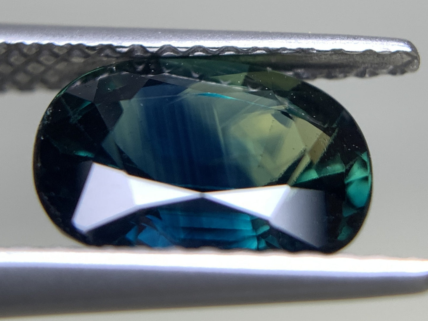 サファイア 天然  2.647ct  中央宝石ソーティング付き  9.22㎜×6.89㎜×4.60㎜  ルース（ 裸石 ） 5356Y