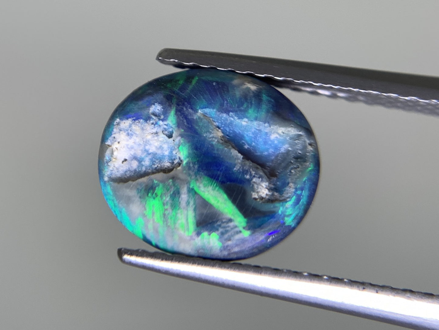 ブラックオパール 天然 2.197ct 中央宝石ソーティング付き 10.0㎜×8.7㎜×3.9㎜ ルース（ 裸石 ） 8127Y